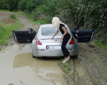 Mercedes Stuck in the Mud