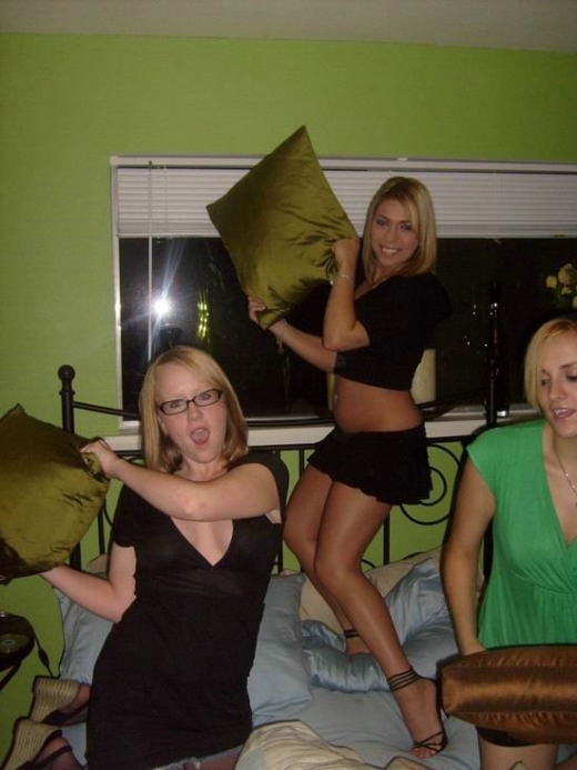 Very Hot Chicks Pillow Fighting