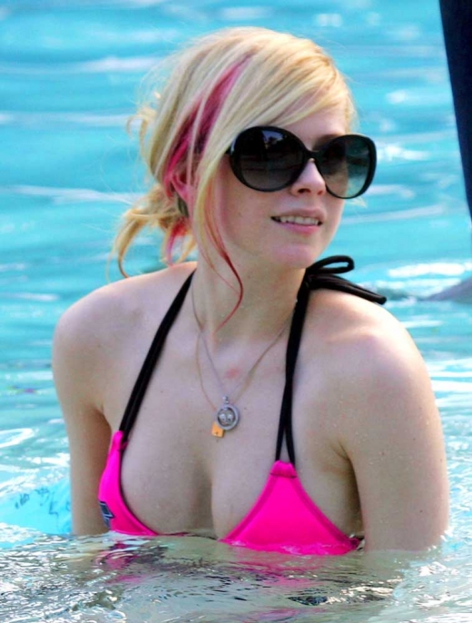 Avril Lavigne Bikini