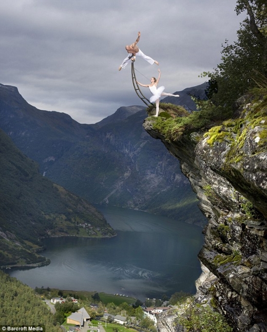 One Handed Handstand Dangling 300M