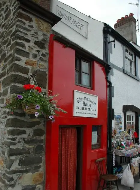 Britains Smallest House