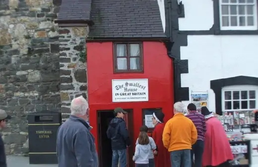 Britains Smallest House