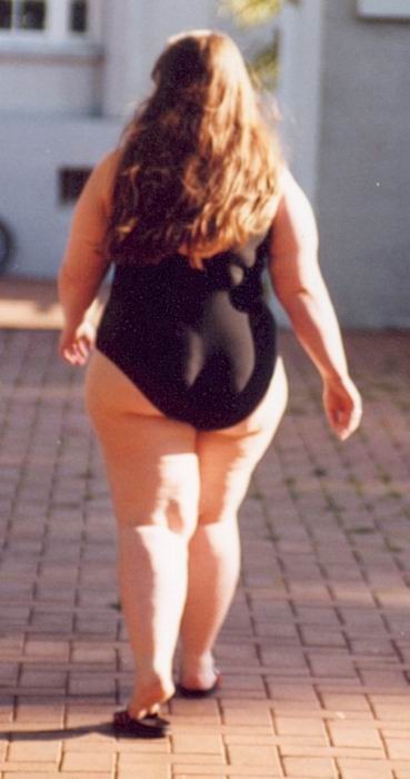 Скрытой камерой толстых баб. Толстая девочка со спины.