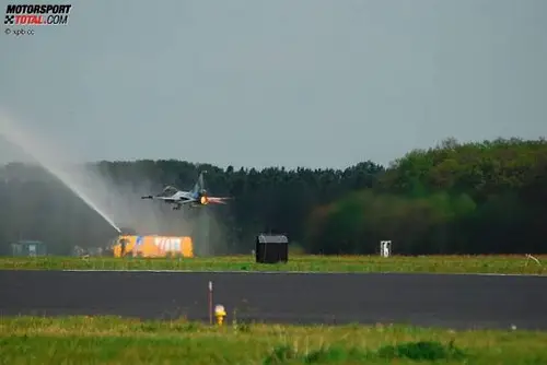 F1 Car VS Fighter Jet