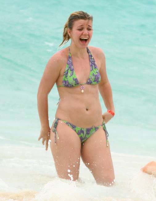 Kelly Clarkson At The Beach