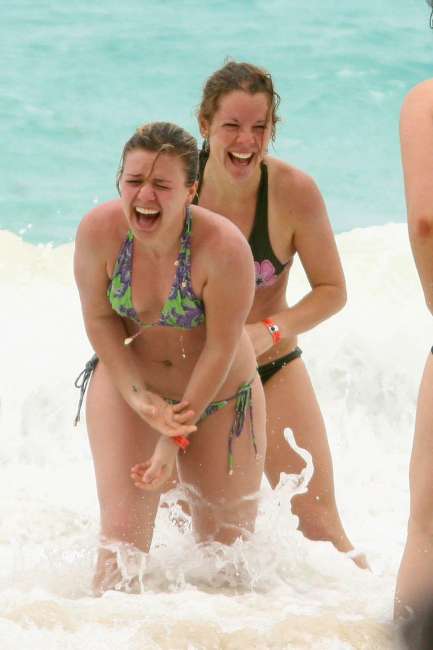 Kelly Clarkson At The Beach