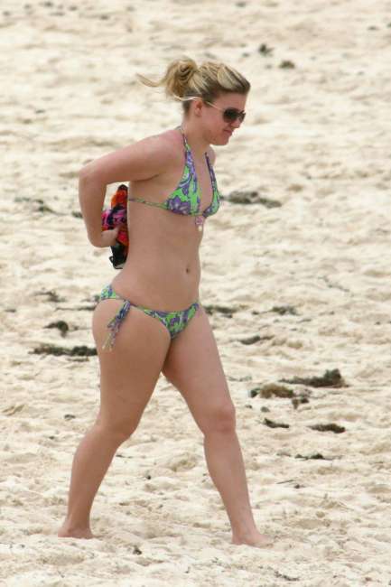 Kelly Clarkson At The Beach