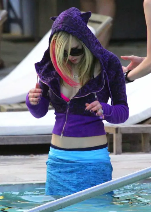 Avril Lavigne Bikini