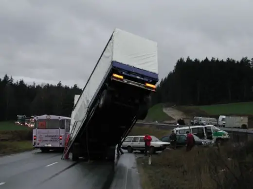 Crazy Truck Crashes