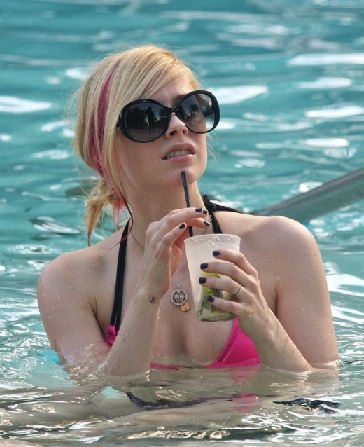 Avril Lavigne Bikini